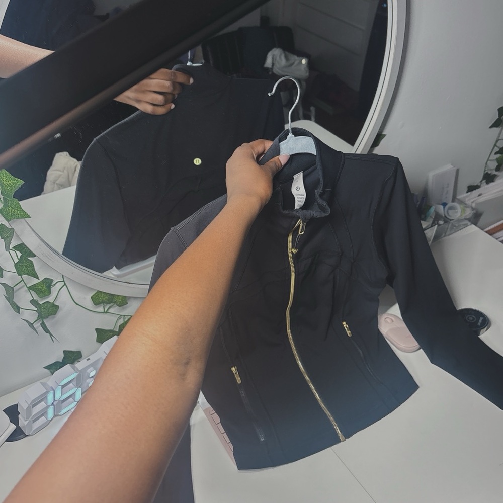 Lululemon define Jacket size 10